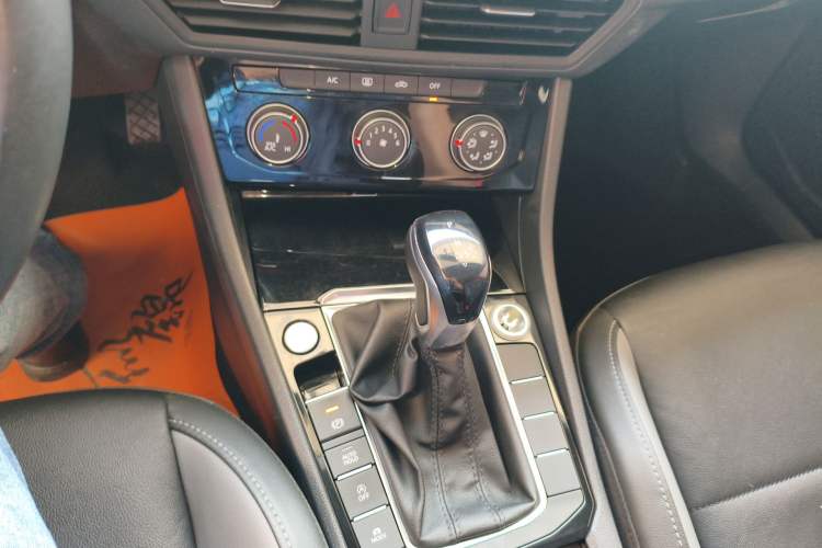 Used Volkswagen Sagitar 2020 280TSI DSG Comfort Version China VI Standard Gear Lever