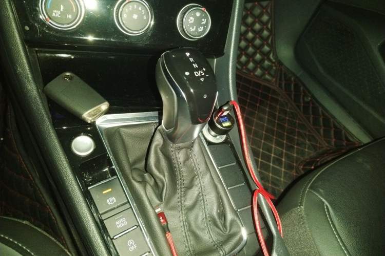 Used Volkswagen Sagitar 2020 200TSI DSG Comfort Version China VI Standard Gear Lever