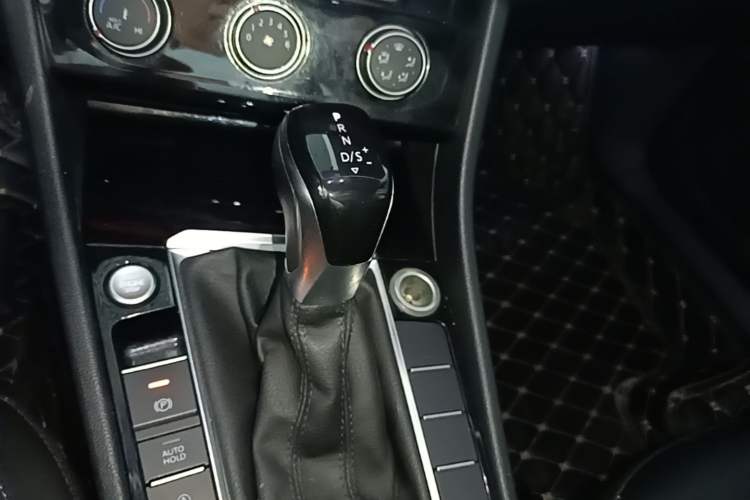 Used Volkswagen Sagitar 2020 280TSI DSG Comfort Version China VI Standard Gear Lever