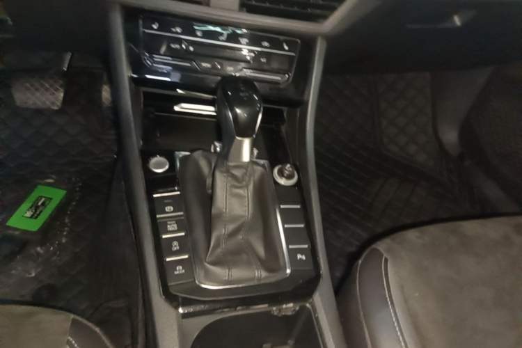 Used Volkswagen Sagitar 2020 280TSI DSG Luxury Version China VI Standard Gear Lever