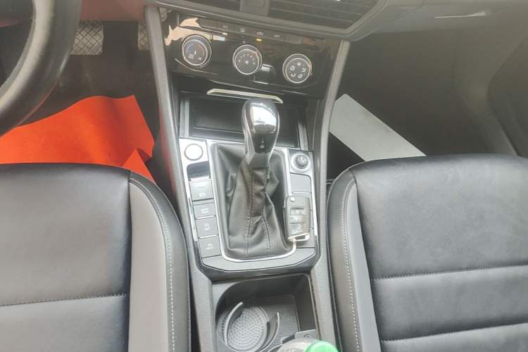 Used Volkswagen Sagitar 2020 200TSI DSG Comfort Version China VI Standard Gear Lever