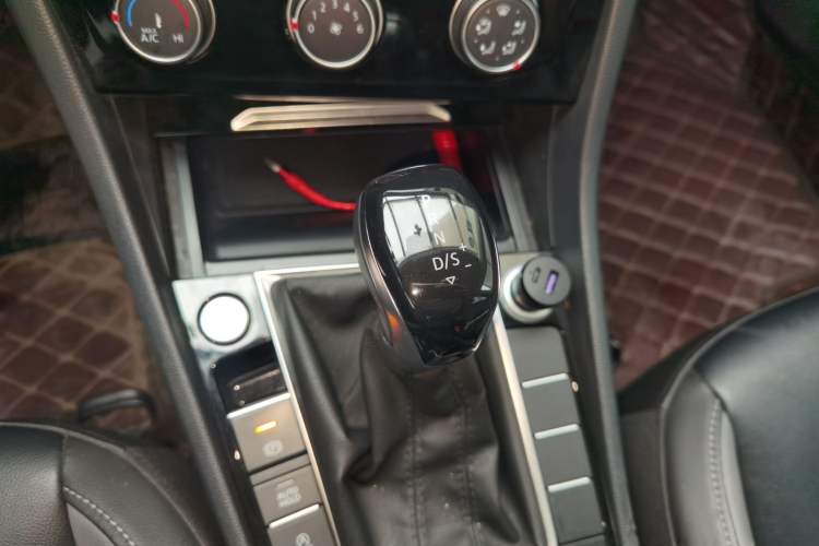 Used Volkswagen Sagitar 2020 280TSI DSG Comfort Version China VI Standard Gear Lever