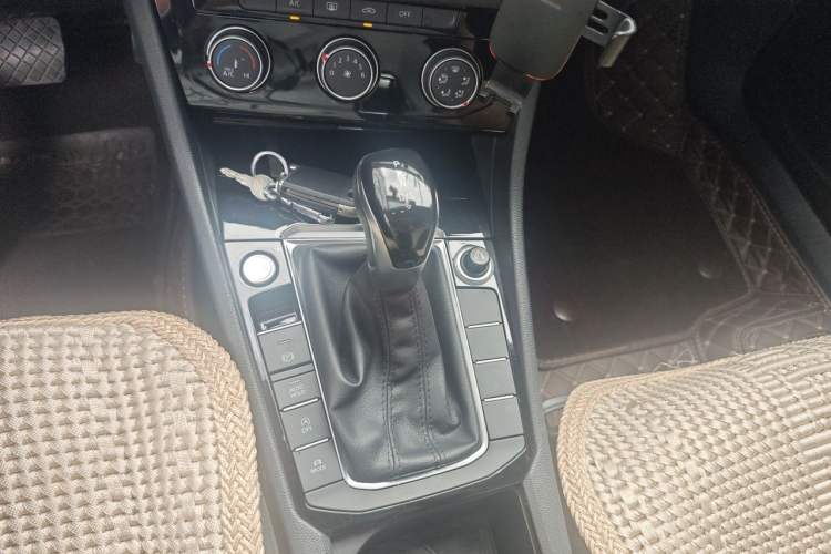 Used Volkswagen Sagitar 2020 280TSI DSG Comfort Version China VI Standard Gear Lever