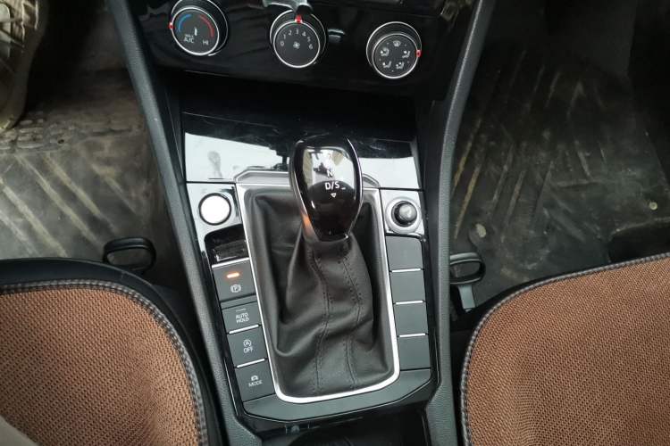 Used Volkswagen Sagitar 2020 280TSI DSG Comfort Version China V Standard Gear Lever