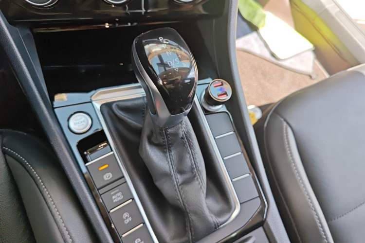 Used Volkswagen Sagitar 2020 200TSI DSG Comfort Version China VI Standard Gear Lever