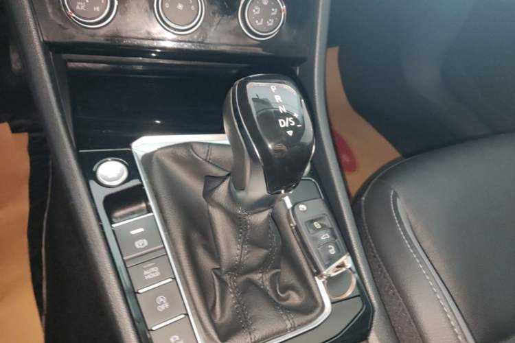 Used Volkswagen Sagitar 2020 280TSI DSG Comfort Version China VI Standard Gear Lever