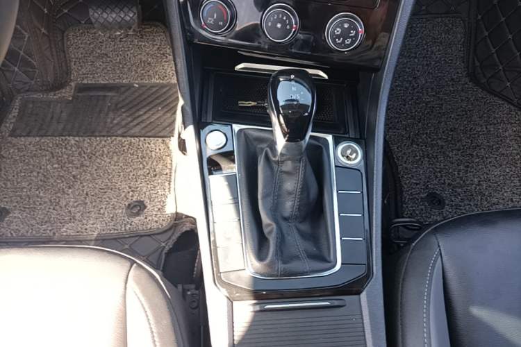Used Volkswagen Sagitar 2020 200TSI DSG Comfort Version China VI Standard Gear Lever