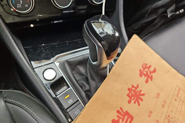 Used Volkswagen Sagitar 2020 200TSI DSG Comfort Version China VI Standard Gear Lever