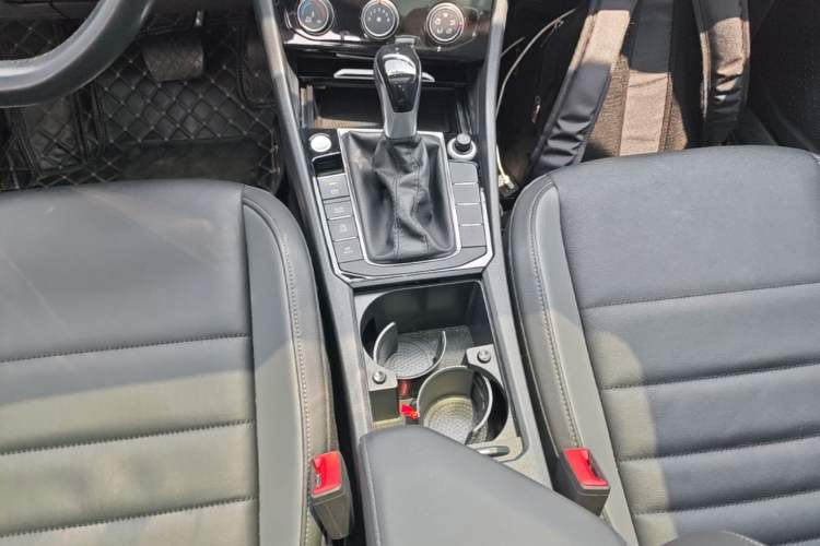 Used Volkswagen Sagitar 2020 200TSI DSG Comfort Version China VI Standard Gear Lever