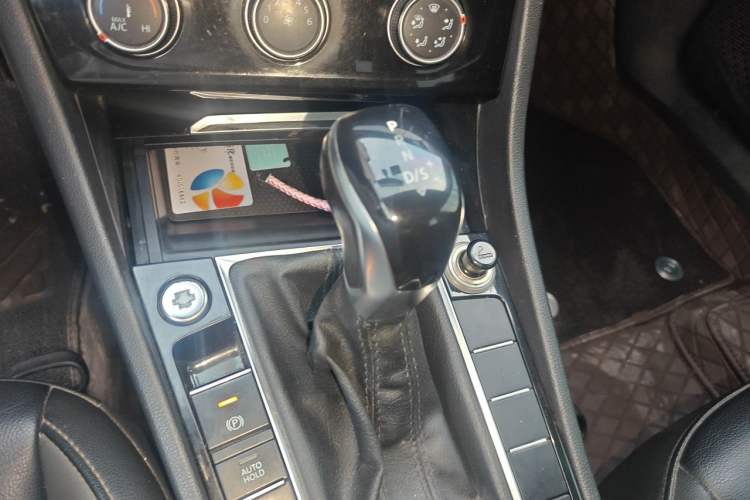 Used Volkswagen Sagitar 2020 280TSI DSG Comfort Version China VI Standard Gear Lever