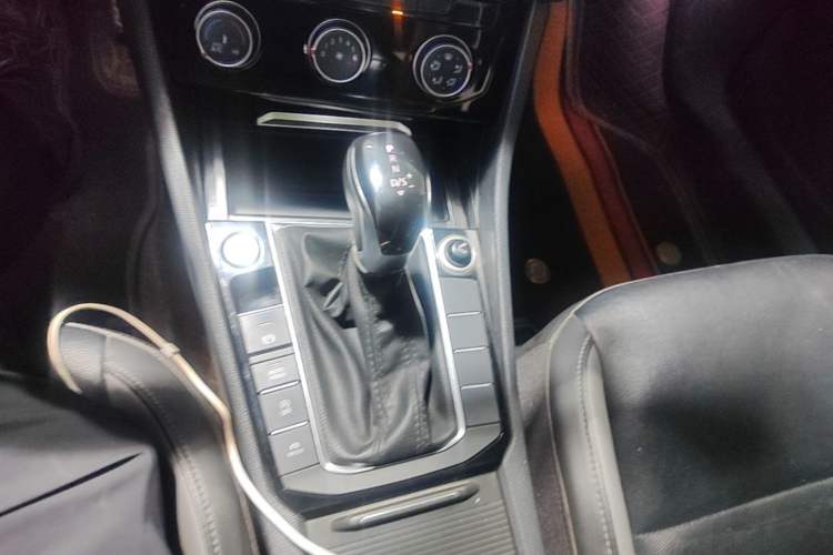 Used Volkswagen Sagitar 2020 280TSI DSG Comfort Version China VI Standard Gear Lever