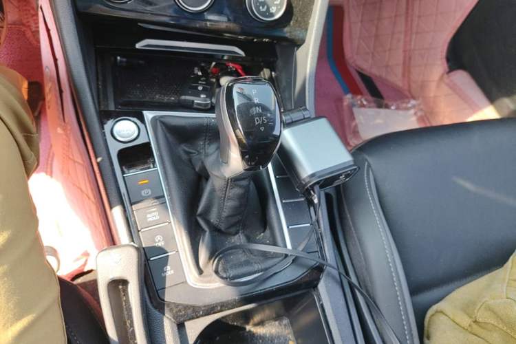Used Volkswagen Sagitar 2020 200TSI DSG Comfort Version China VI Standard Gear Lever