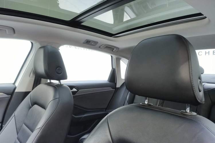 Used Volkswagen Sagitar 2020 280TSI DSG Comfort Version China VI Standard Interior 8