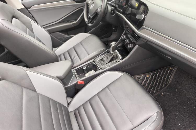 Used Volkswagen Sagitar 2020 200TSI DSG Comfort Version China VI Standard Interior 9