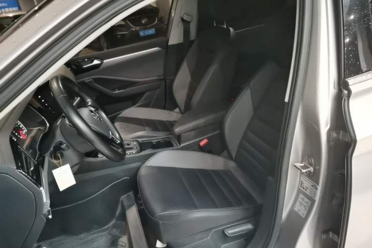 Used Volkswagen Sagitar 2020 200TSI DSG Comfort Version China VI Standard Left Front Seat
