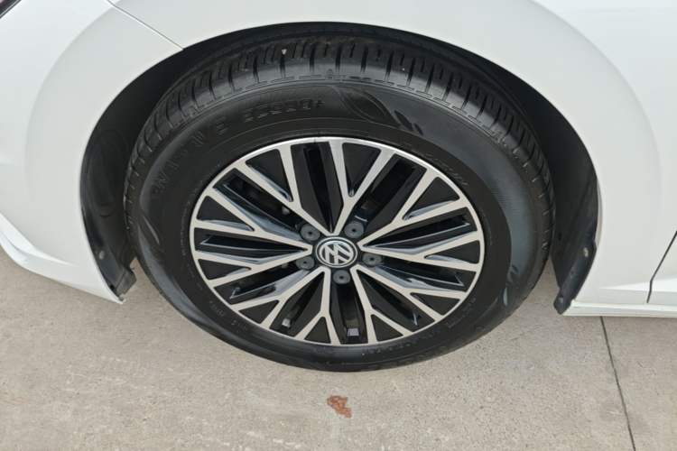 Used Volkswagen Sagitar 2020 280TSI DSG Comfort Version China VI Standard Left Front Wheel Hub