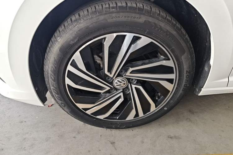 Used Volkswagen Sagitar 2020 280TSI DSG Luxury Version China VI Standard Left Front Wheel Hub