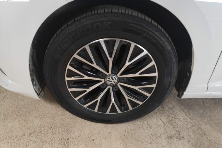 Used Volkswagen Sagitar 2020 280TSI DSG Comfort Version China VI Standard Left Front Wheel Hub