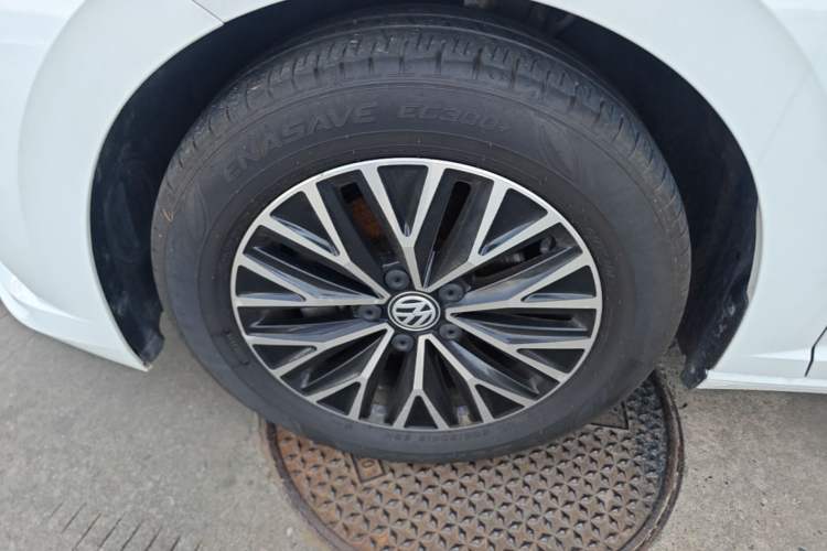 Used Volkswagen Sagitar 2020 280TSI DSG Comfort Version China VI Standard Left Front Wheel Hub
