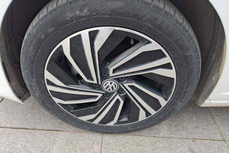 Used Volkswagen Sagitar 2020 280TSI DSG Luxury Version China VI Standard Left Front Wheel Hub