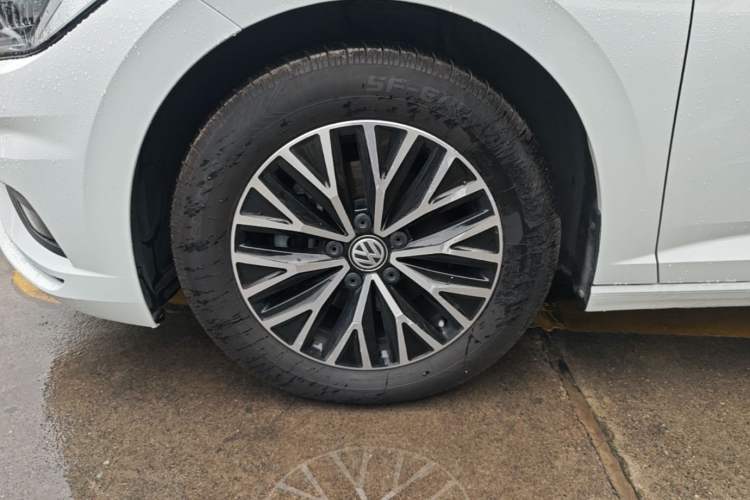 Used Volkswagen Sagitar 2020 280TSI DSG Comfort Version China VI Standard Left Front Wheel Hub