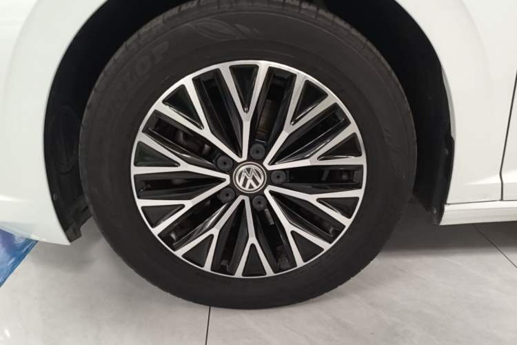 Used Volkswagen Sagitar 2020 200TSI DSG Comfort Version China VI Standard Left Front Wheel Hub