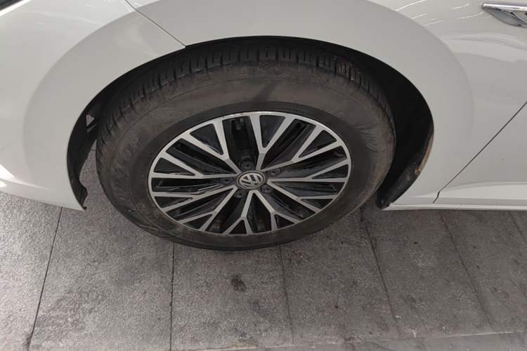 Used Volkswagen Sagitar 2020 280TSI DSG Comfort Version China VI Standard Left Front Wheel Hub