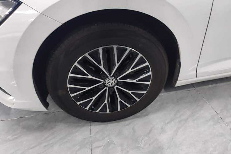 Used Volkswagen Sagitar 2020 200TSI DSG Comfort Version China VI Standard Left Front Wheel Hub