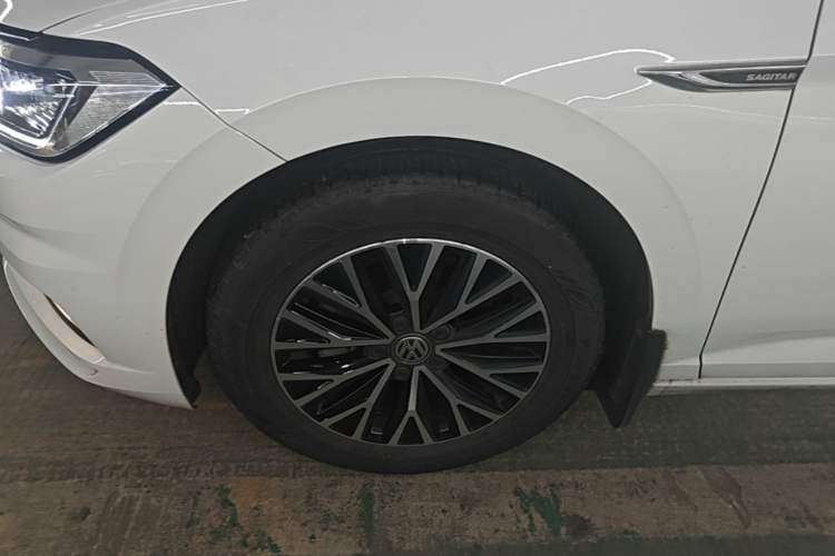 Used Volkswagen Sagitar 2020 280TSI DSG Comfort Version China VI Standard Left Front Wheel Hub