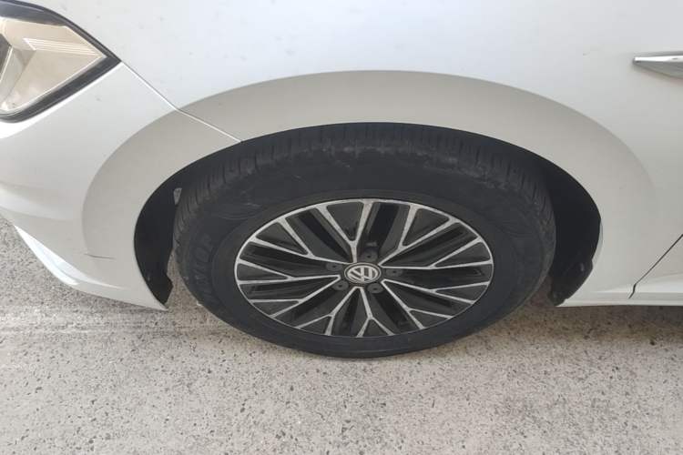Used Volkswagen Sagitar 2020 200TSI DSG Comfort Version China VI Standard Left Front Wheel Hub