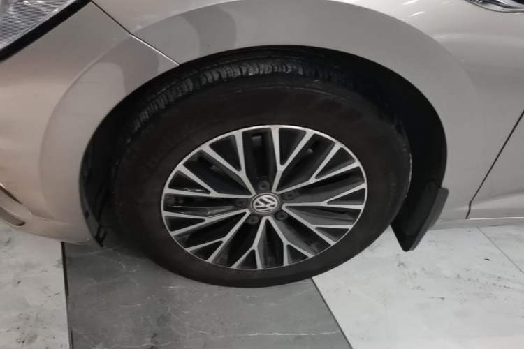 Used Volkswagen Sagitar 2020 200TSI DSG Comfort Version China VI Standard Left Front Wheel Hub