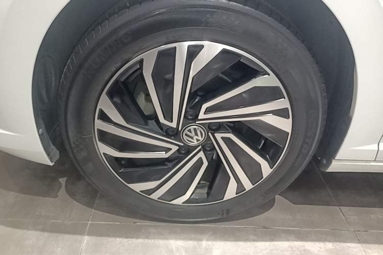 Used Volkswagen Sagitar 2020 280TSI DSG Comfort Version China VI Standard Left Front Wheel Hub