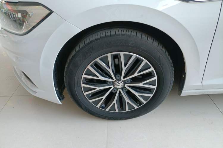 Used Volkswagen Sagitar 2020 200TSI DSG Comfort Version China VI Standard Left Front Wheel Hub