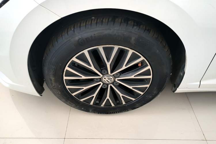 Used Volkswagen Sagitar 2020 280TSI DSG Comfort Version China VI Standard Left Front Wheel Hub
