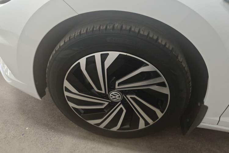 Used Volkswagen Sagitar 2020 280TSI DSG Luxury Version China VI Standard Left Front Wheel Hub