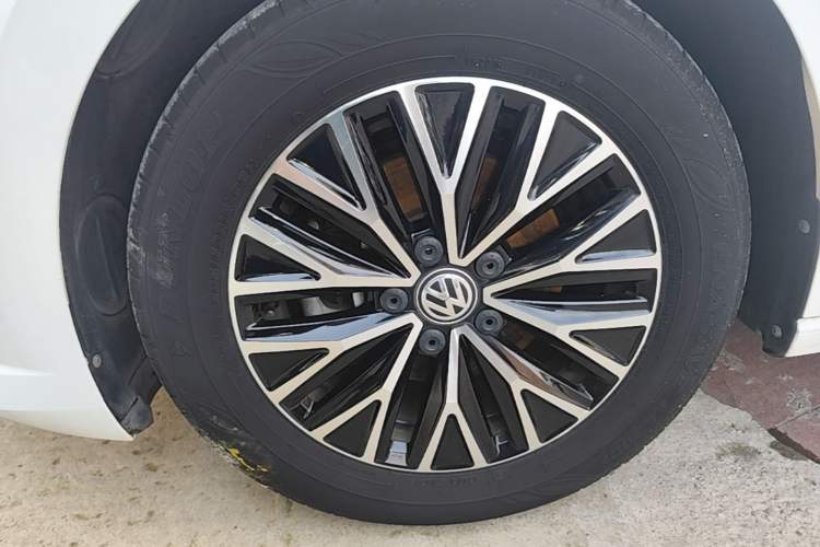 Used Volkswagen Sagitar 2020 280TSI DSG Comfort Version China VI Standard Left Front Wheel Hub