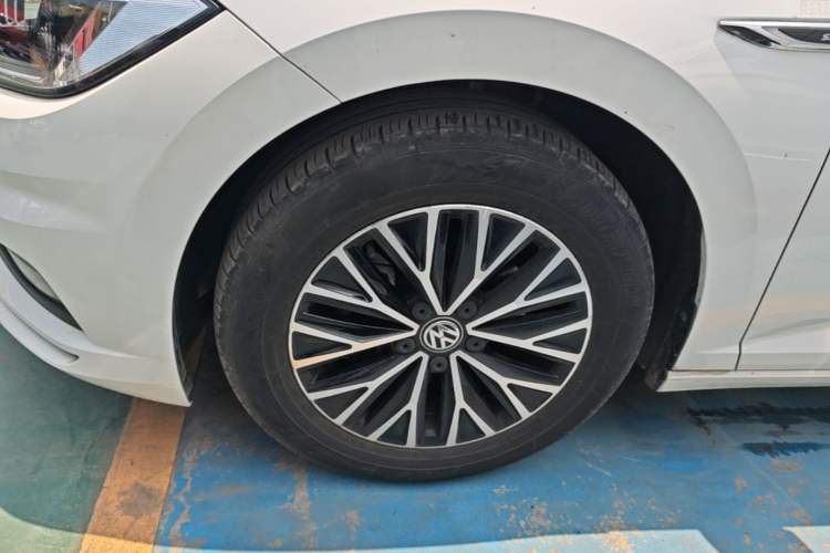 Used Volkswagen Sagitar 2020 200TSI DSG Comfort Version China VI Standard Left Front Wheel Hub