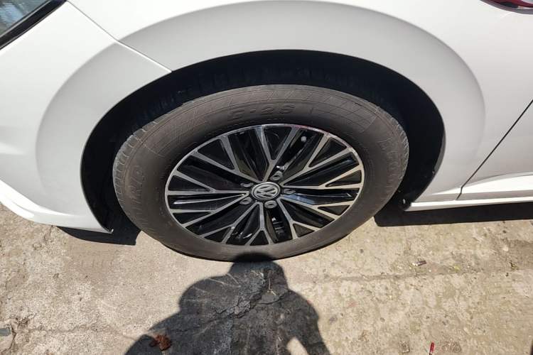 Used Volkswagen Sagitar 2020 280TSI DSG Comfort Version China VI Standard Left Front Wheel Hub
