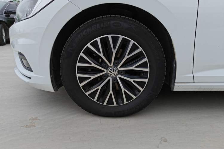 Used Volkswagen Sagitar 2020 280TSI DSG Comfort Version China VI Standard Left Front Wheel Hub