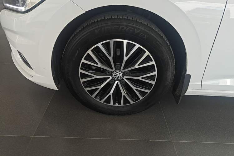 Used Volkswagen Sagitar 2020 280TSI DSG Comfort Version China VI Standard Left Front Wheel Hub