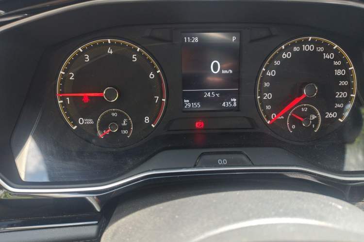 Used Volkswagen Sagitar 2020 200TSI DSG Comfort Version China VI Standard Odometer Close Up