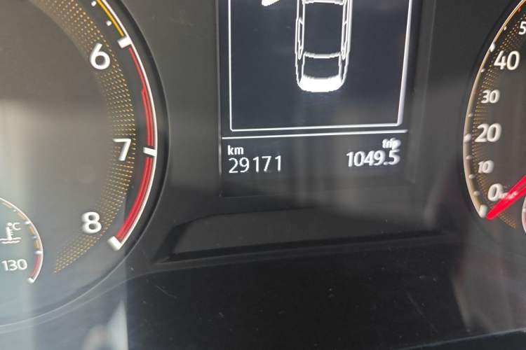 Used Volkswagen Sagitar 2020 200TSI DSG Comfort Version China VI Standard Odometer Close Up
