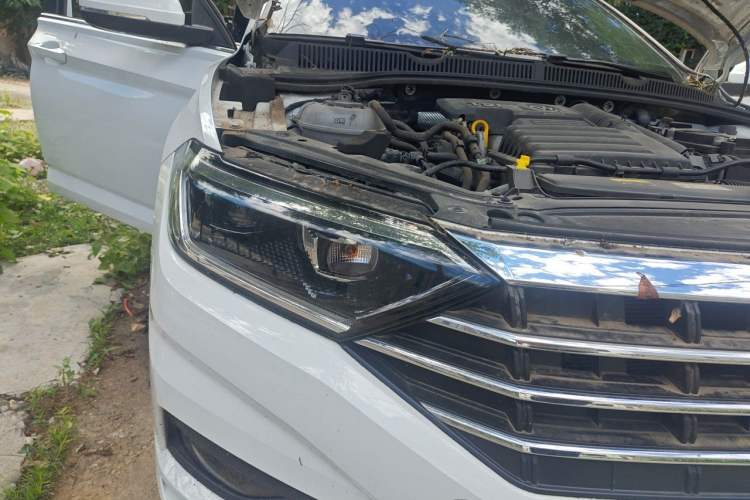 Used Volkswagen Sagitar 2020 200TSI DSG Comfort Version China VI Standard Right Front Headlight
