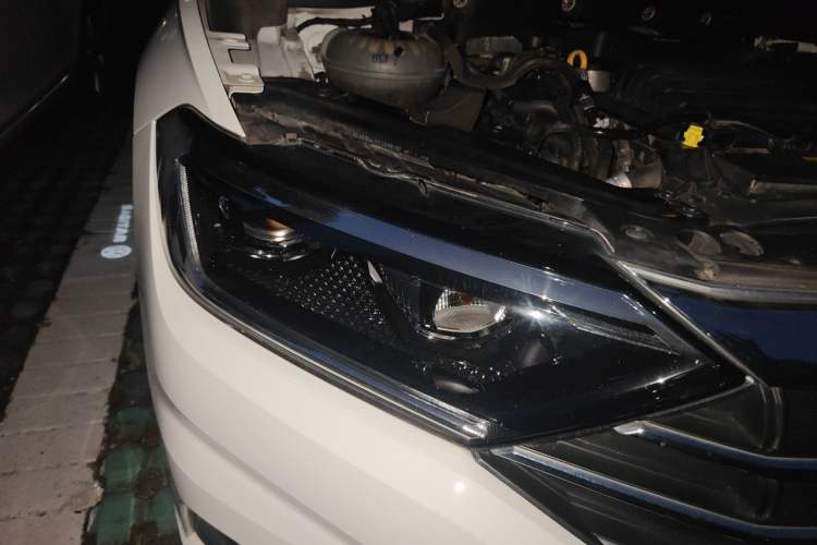 Used Volkswagen Sagitar 2020 200TSI DSG Comfort Version China VI Standard Right Front Headlight