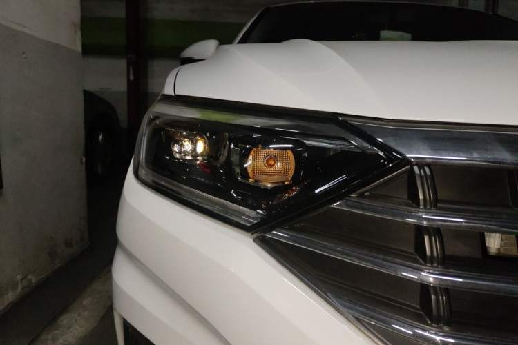 Used Volkswagen Sagitar 2020 280TSI DSG Comfort Version China VI Standard Right Front Headlight