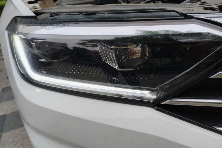 Used Volkswagen Sagitar 2020 280TSI DSG Comfort Version China VI Standard Right Front Headlight