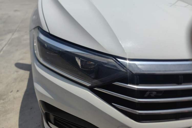 Used Volkswagen Sagitar 2020 280TSI DSG R-Line China VI Right Front Headlight