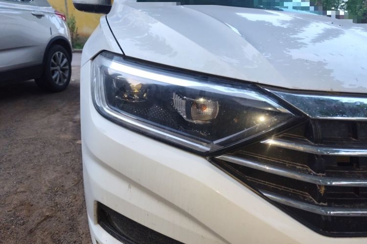 Used Volkswagen Sagitar 2020 200TSI DSG Comfort Version China VI Standard Right Front Headlight