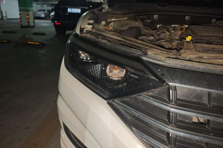 Used Volkswagen Sagitar 2020 200TSI DSG Comfort Version China VI Standard Right Front Headlight
