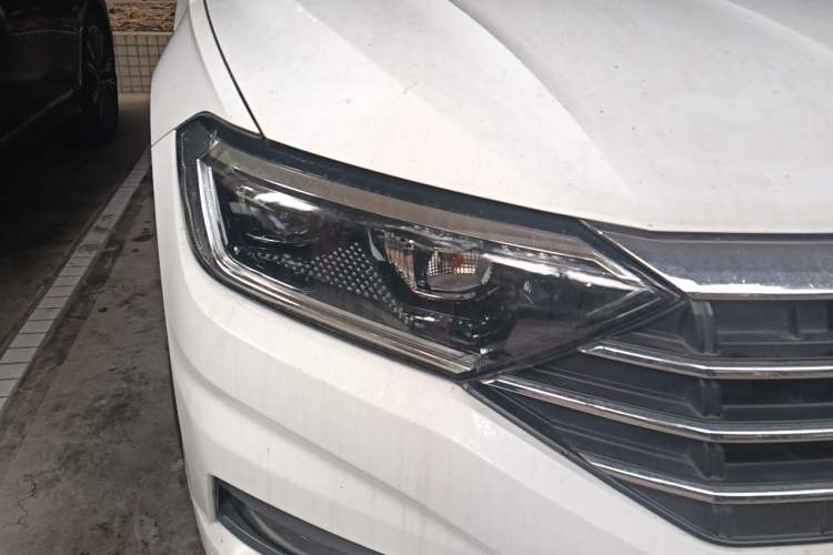 Used Volkswagen Sagitar 2020 200TSI DSG Comfort Version China VI Standard Right Front Headlight